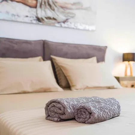 Alice Luxe Apartment *