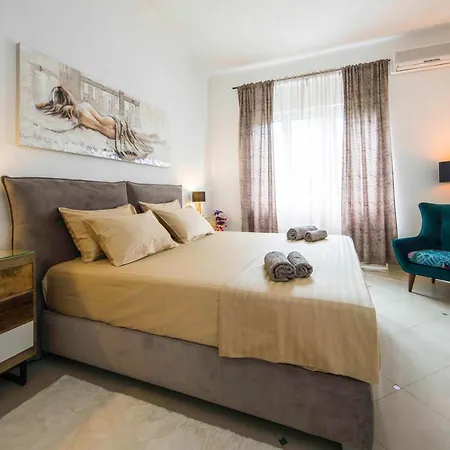 Alice Luxe Apartment